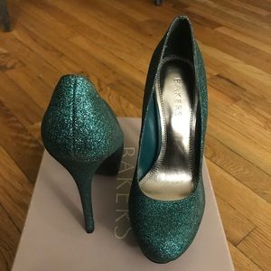 Green glitter pump